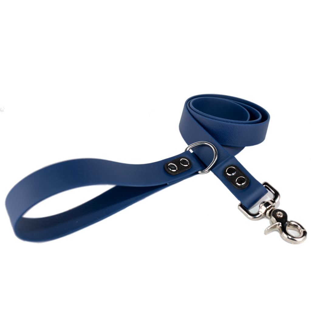 navy blue dog leash made with a trigger swivel snap and silver hardware created by darn.dog